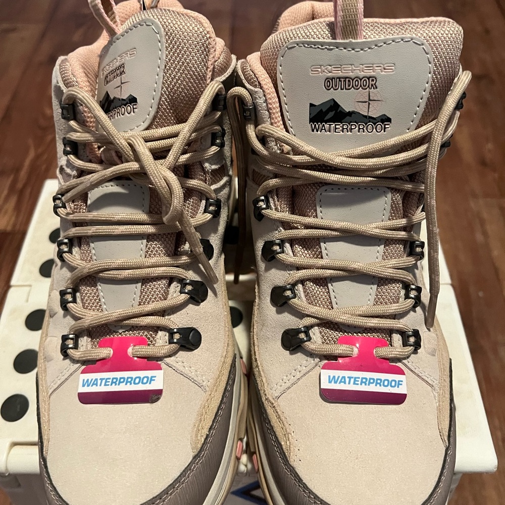 Skecher Hiking shoes Size 9